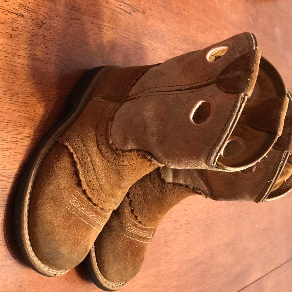Girls Ariat cowgirl boots